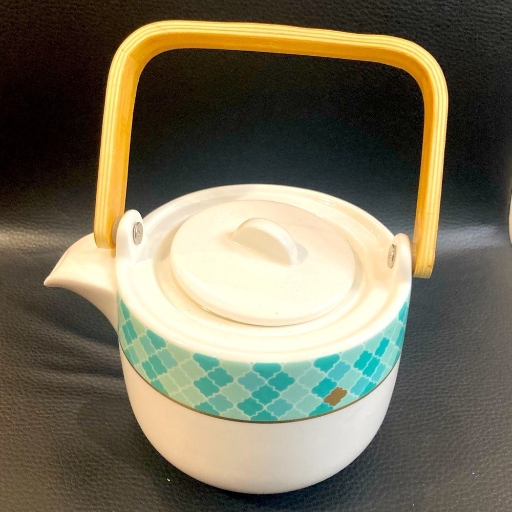 DAVID’S TEA Never Used Green Leaf Motif Gold Accent Wood Handle Tea Pot